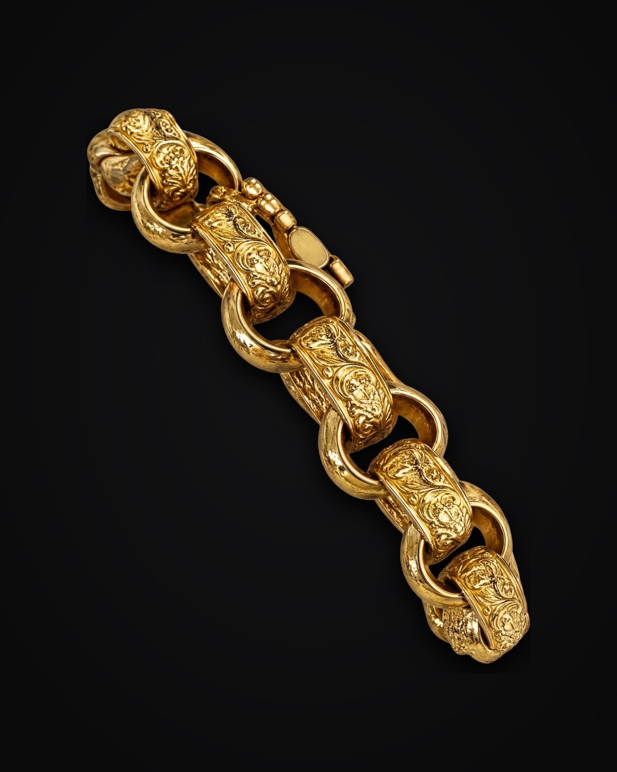 Gold bracelet of large engraved belcher links